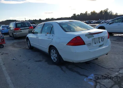 2007 Honda Accord 2.4 Lx z USA, uszkodzony, nr VIN 3HGCM56477G711615